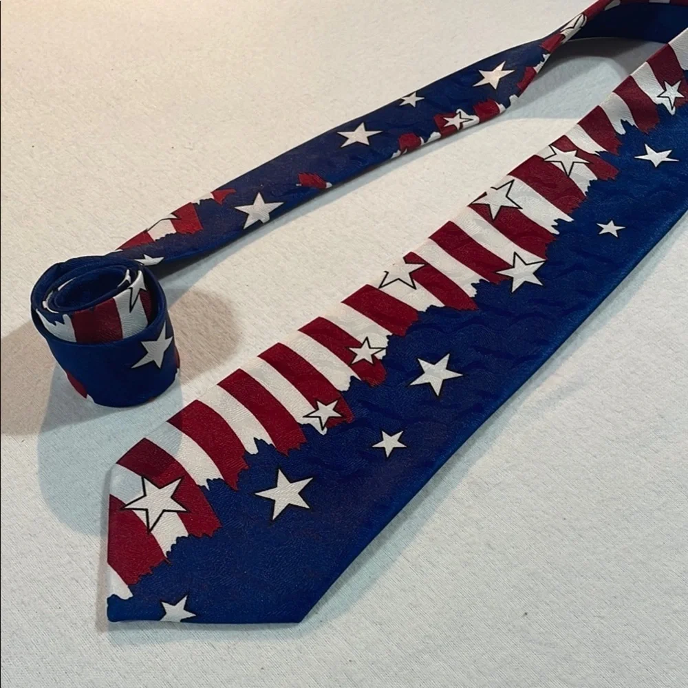 L’Art D’espace Patriotic Silk Tie with Star and Stripe Design Red White Blue